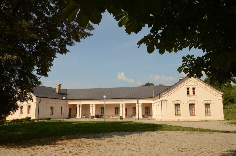 Kaštieľ Bohunice a Múzeum regiónu Bielych Karpát